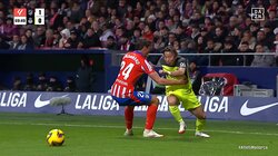 敵地騒然…浅野拓磨の“爆速股抜きドリブル”がエグい！ スペイン代表DFを一瞬で翻弄「絶妙なタイミング」称賛の声