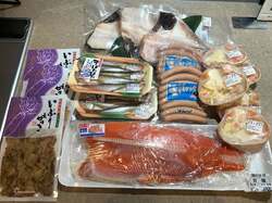  藤あや子、故郷・秋田県から取り寄せた品を公開「冷凍冷蔵庫はいっぱいでーす」 