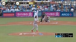 入るか、入らないか…！？ 大谷翔平、“ホームラン未遂”の大飛球　ボールが飛んできた… ブルペンの様子がおかしくなる