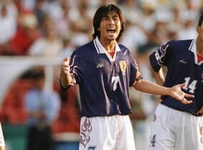 「最強のメンバー」前園真聖のラモス瑠偉や大久保嘉人、松井大輔、朝日奈央さんらとの集合写真が反響！「すごさを感じました」【W杯】