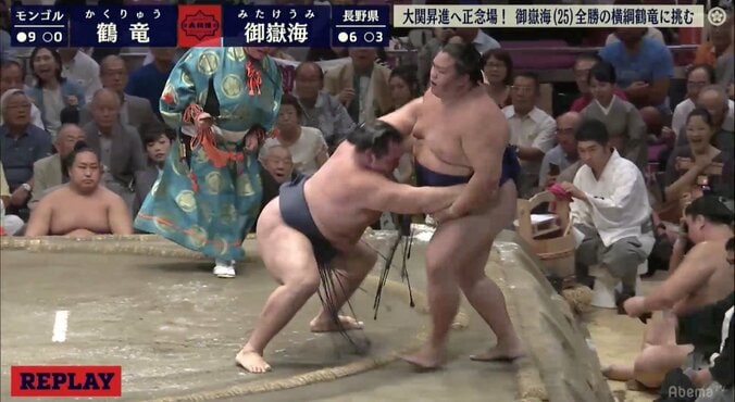 御嶽海に横綱の壁！　体幹“がっしり”の鶴竜を全く崩せず4敗目　鶴竜は横綱相撲で全勝 1枚目