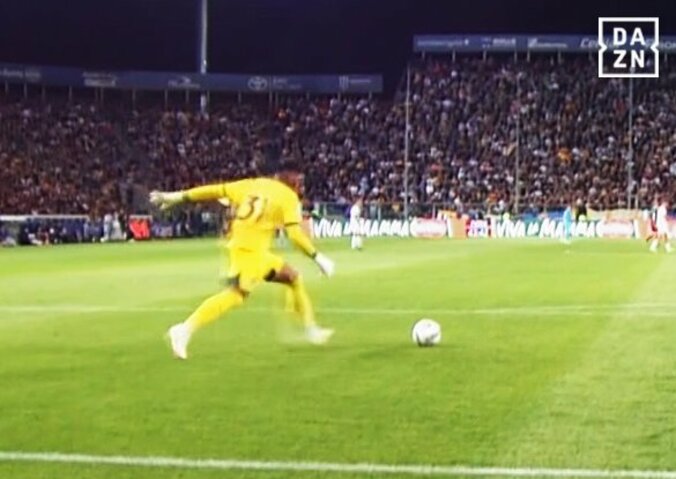 【写真・画像】「奇跡だ！」鈴木彩艶の“指先スーパーセーブ”を現地メディア大称賛「本能で止めた」「乗り越えられない壁」首位ナポリを唖然とさせた瞬間　1枚目