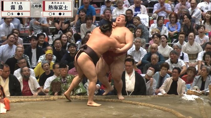 「最後の必要ある?」「あれはよくない」霧島、熱海富士を撃破も取組直後の振る舞いには疑問の声も 5枚目