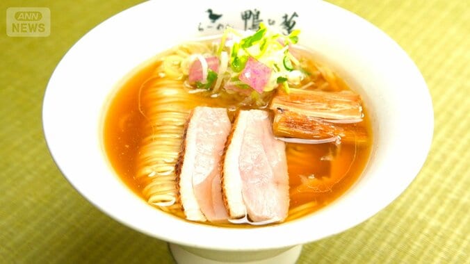日本人よりラーメンに詳しい外国人　こだわりの食べ方　“朝ラーの街”にも変化が 1枚目