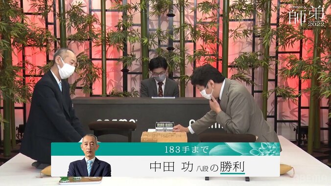 50代師匠が意地のぶつかり合い 呼吸もできない“詰むや詰まざるや”の大熱戦に解説棋士も「善悪を超えた人間同士の死闘」／将棋・ABEMA師弟トーナメント 1枚目