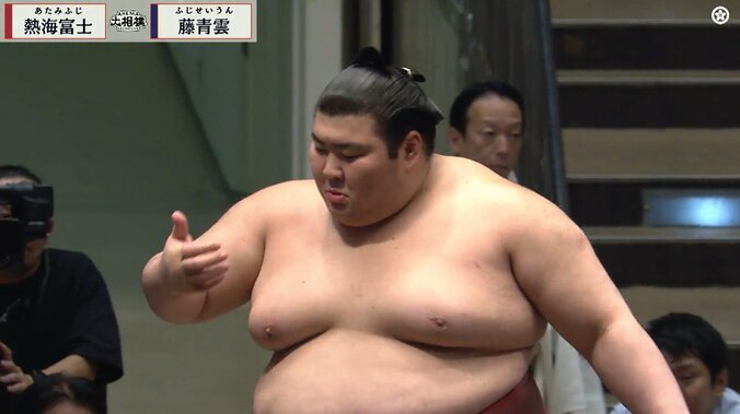 「あれ、塩がない…？」熱海富士、立ち合い直前に“うっかり”珍事 まいたはずの塩が…思わず手元を二度見 5枚目
