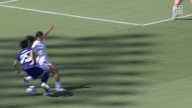 「これは振られる！」なでしこジョーカーの“深すぎる切り返し”にレジェンドDFも感嘆！千葉玲海菜が極上テクで突破した瞬間【女子アジアカップ】 3枚目