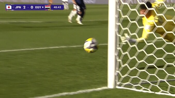 解説が大絶叫！ U-20日本代表MF、W杯初戦で右足コントロールショットのゴラッソ「ゴールにパスだよ」「うまくブラインドを使った」 3枚目