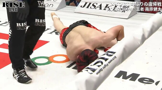 組みヒザが不運にも下腹部に