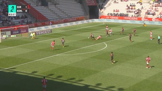 「PKやろ？」中村敬斗、疑惑のノーファウル判定に批判の声 昇格争う中カウンター浴び痛恨ドロー「思いっきり倒されてる」選手ら猛抗議 2枚目