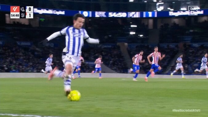 「なんやその神パス！」久保建英、DF3枚引きつけ→左足アウトサイドパスで華麗アシスト！「よく見えてる」2026年初戦でMOMに選出 5枚目