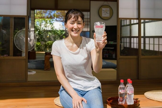 綾瀬はるか、新CM撮影で縁側がある一軒家に「実家を思い出しますね」 1枚目