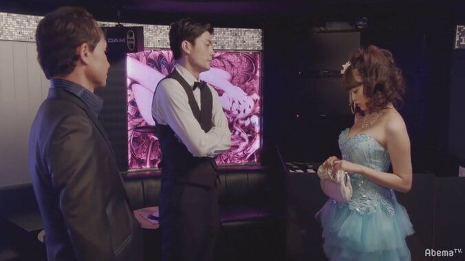 山地まり、SNSの「いいね！」のために狂い始めるキャバ嬢を怪演「狂いっぷりが気持ちいい」と反響 7枚目