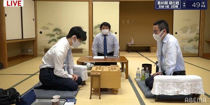 藤井聡太王位・棋聖、屋敷伸之九段と夜戦に突入 形勢は互角 激戦必至の“鬼の棲家”で3局目／将棋・順位戦B級1組