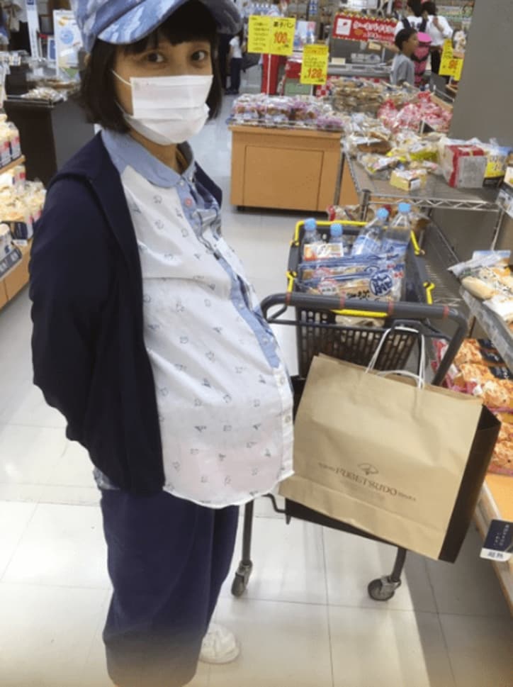金田朋子、臨月のお腹を披露「いつ陣痛が来てもおかしくない」  話題 