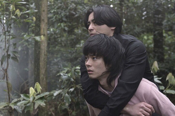 圭司（山田孝之）と祐太郎（菅田将暉）がスプーン曲げ！？野田洋次郎が元・天才超能力少年を演じる『dele』第4話あらすじ（場面写真15枚）