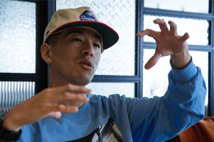 【SOCKSインタビュー】ユーモラスなリリックのセンスを身近な生活の場へと持ちこむ2ndアルバム「JAPANESE THAN PARADISE」(前編)