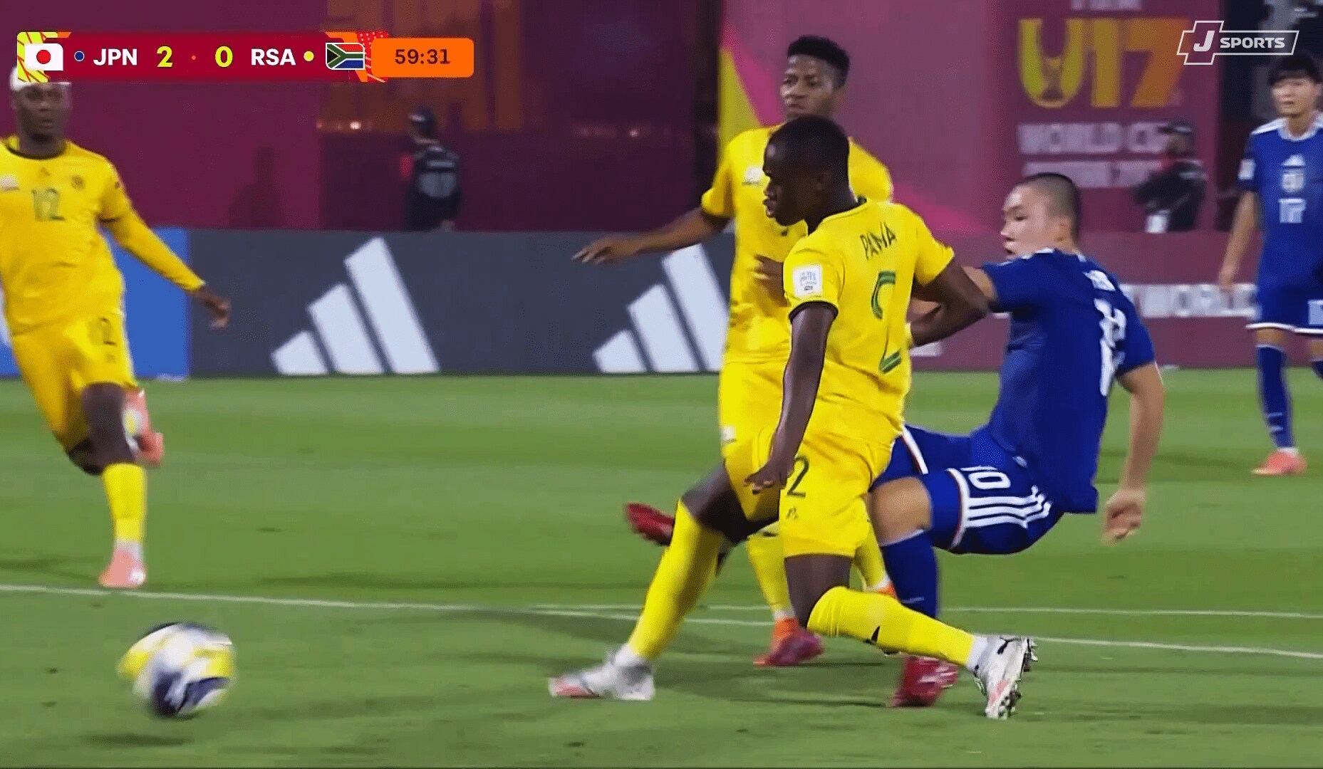 右足でフィニッシュする吉田湊海