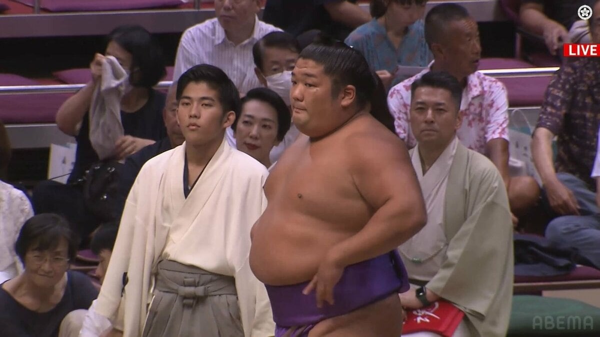 写真・画像】あまり見たことがない…尊富士の斬新すぎる化粧まわしに