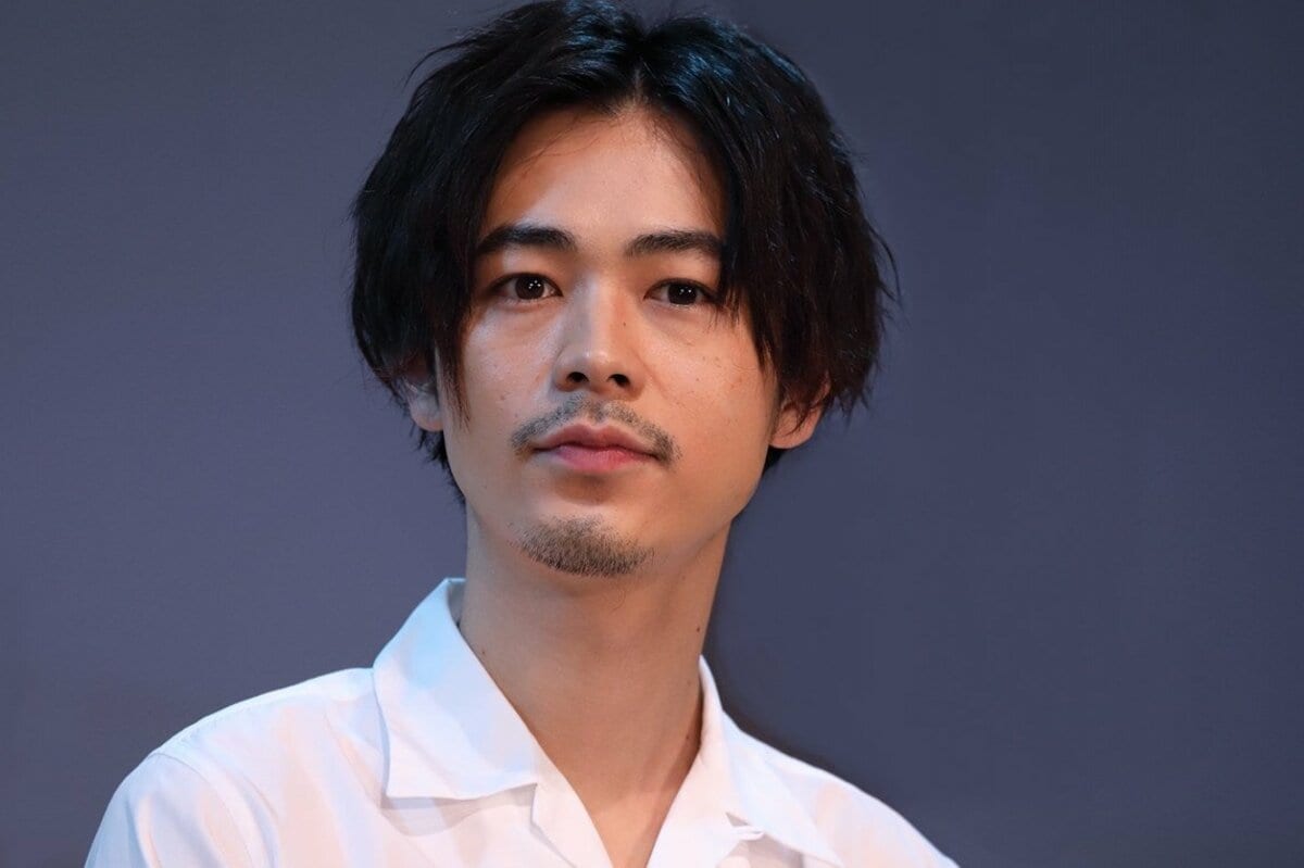 成田凌&井浦新、映画館に置かれたチラシに勝手にサイン「欲し 