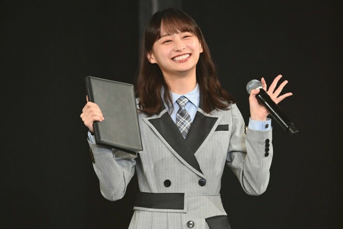 サッカー界のPRの柱にすべき」日本代表新ユニを“初着用”、日向坂46影山 