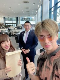 アレクサンダー『誕生日なんで車の契約だよ‼️』