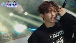 トリッキーなマイクの持ち方＆色気爆発で会場絶叫！消極的だった練習生が荒々しく覚醒　審査員衝撃「音楽番組ではなくライブを見ているよう」