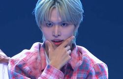 「この子は誰？」「優勝すぎる」青髪の19歳日本人練習生、桁違いのダンスの実力で圧倒的センターに！話題沸騰「ダンス大会でも勝てそう」