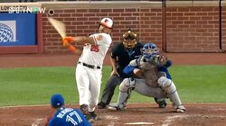 観客もベンチも総立ち！豪快127m、場外へ消えた？藤浪晋太郎の同僚スラッガー、確信ホームランの瞬間