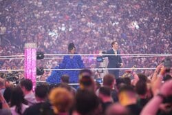 人気日本人女子レスラー、“ぽっこりお腹”のライバルをすりすり…バックステージで撮影された“多幸感あふれる”3ショットが話題に