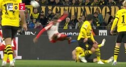 スタジアムにブーイングの嵐！人が吹っ飛ぶ、強烈タックル… 危険すぎる因縁のバトル　両チーム合計イエローカード6枚が飛び交う仁義なき「デア・クラシカー」がヤバすぎる