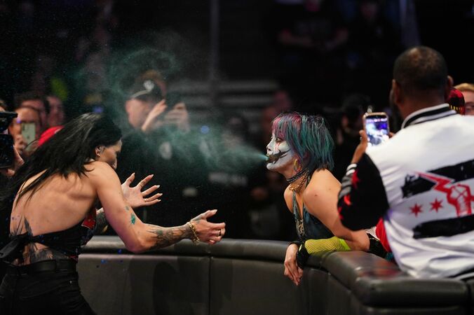 アスカのポイズンミストが炸裂