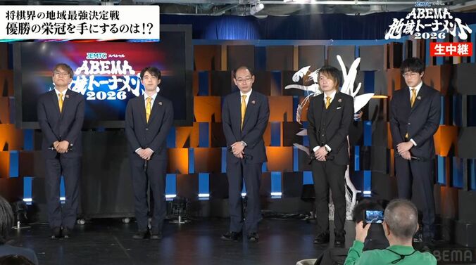 左から北関東ブリッツァーズの羽生監督、藤井竜王・名人、木村九段、佐藤九段、三枚堂七段