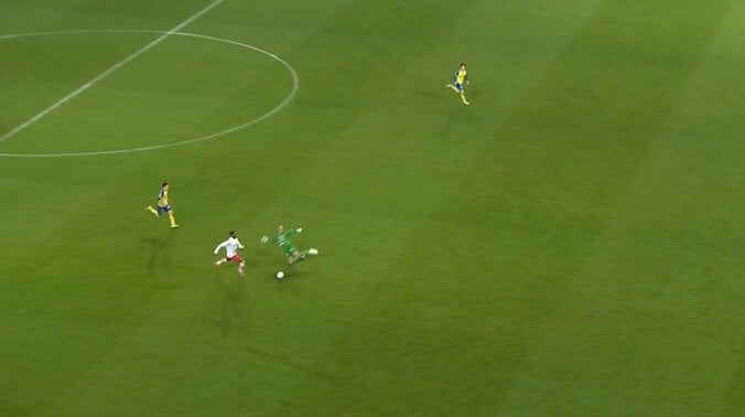 【映像】GK小久保玲央ブライアン、大胆過ぎる飛び出し