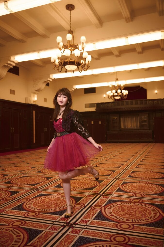 “今日好き”で話題 古園井寧々初スタイルブックのタイトルが決定 “昭和アイドル”なりきりの先行カットも公開 3枚目