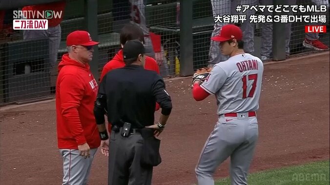 大谷翔平が自身初のピッチクロックバイオレーションで困惑　マウンドを降りて球審と入念に確認する場面も 1枚目