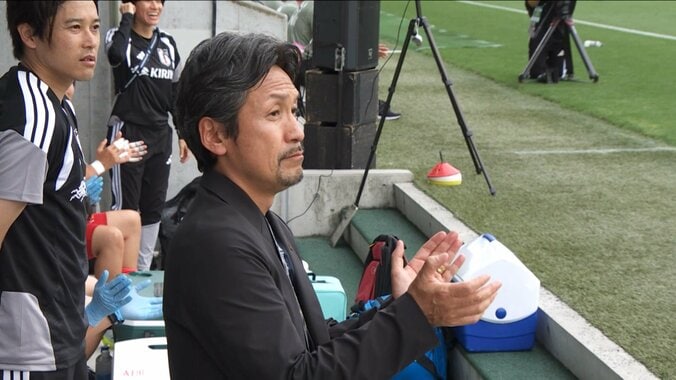 内田篤人コーチが「引いちゃってる」谷川萌々子の“弾丸ゴラッソ”になでしこベンチ唖然！「なんだそりゃって顔」ファン反応 3枚目