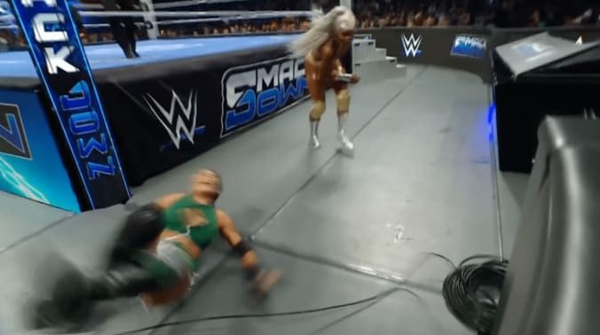 場外セントーンは間一髪で避けられる