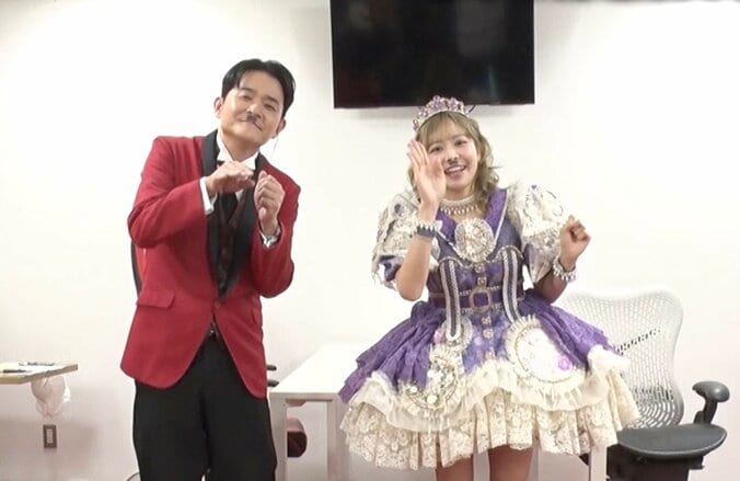 【写真・画像】FRUITS ZIPPER仲川瑠夏、千鳥ノブとお揃いの“チョビ髭”姿を披露「やべ 好きにやりそう」「面白すぎるだろ」などの反響　2枚目