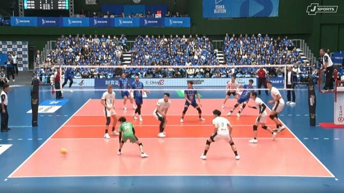 見事な連係プレー