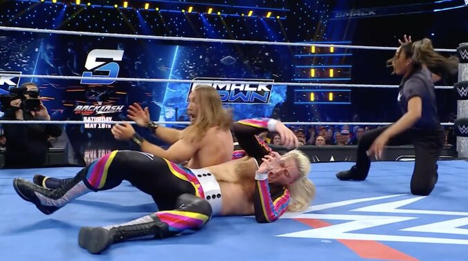 問題のシーンの前にもきわどいカウントが