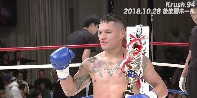 元ギャングでストリートファイター！ビクトー・サラビア、Krush初戦に勝利　スーパー・バンタム級新王者争いが予測不能 1枚目