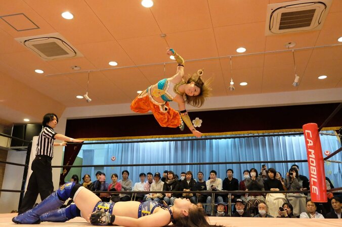 坂崎「闘魂注入されました」、山下「体は細いけど筋肉しか入ってない」　前哨戦からバトル激化で「3.31博多」は名勝負の予感 1枚目