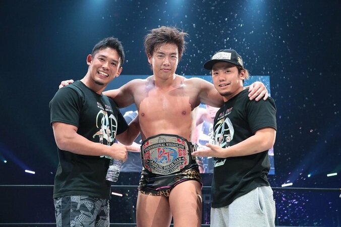 新王者も続々誕生、DDTに時代の変化　竹下幸之介、“進撃の大巨人”石川の巨体を投げV11達成 1枚目