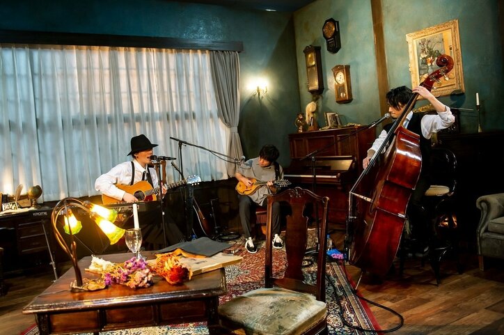 RADWIMPS、“強い没入感を与えるステージ”は配信でも健在 2日間の15周年ライブでファンに一体感「いつかここのチャットにいるみんなでLIVEに行って大声を」の声も