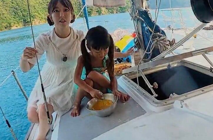【写真・画像】“船上生活一家”美人ママ（30）のビジュアルに驚きの声「若いー！」「めちゃくちゃ可愛い！」　2枚目