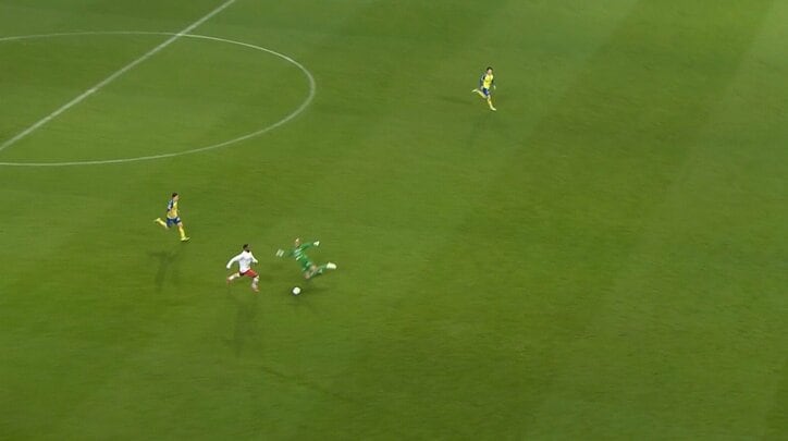 【映像】GK小久保玲央ブライアン、大胆過ぎる飛び出し