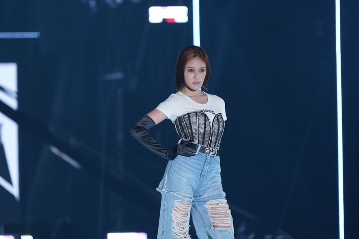 「腰の位置高すぎ」な王林