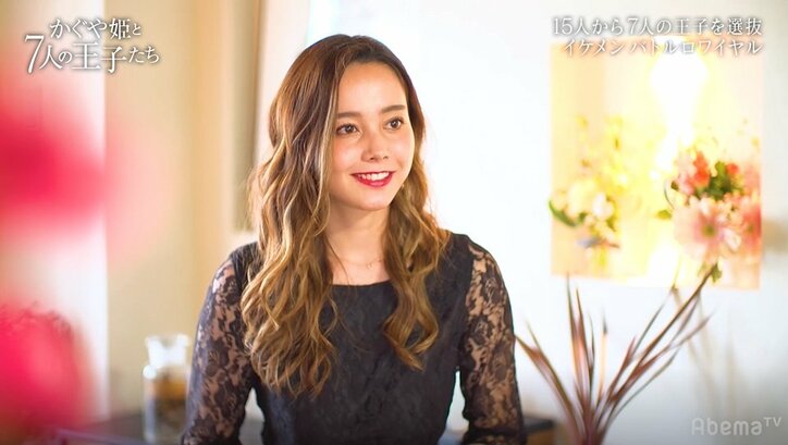 完璧美女に男たちが早くも虜に…祖父はホテル経営、お嬢様で容姿端麗なエリーに「苦しいくらいに綺麗」