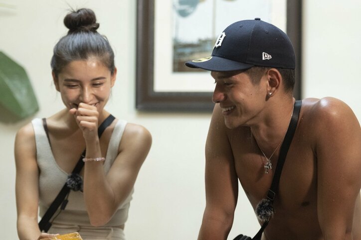 ナイスバディなお姉様系美女に「ハグしていい?」 年下イケメンの可愛らしいアタックにキュン『シャッフルアイランド Season2』